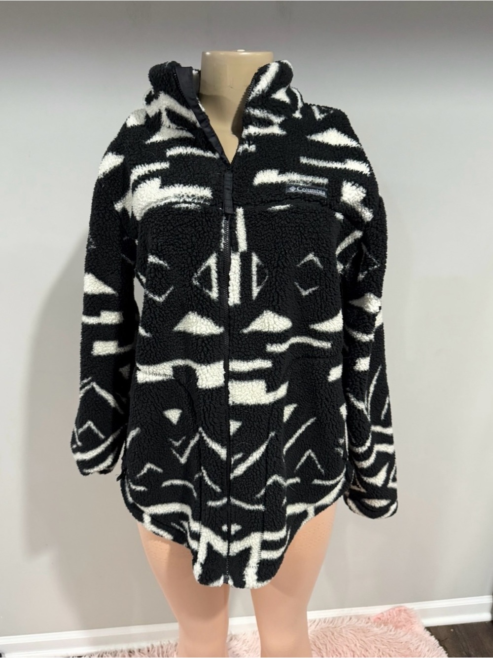 Columbia jacket size large women aztec print Black White fleece teddy bear